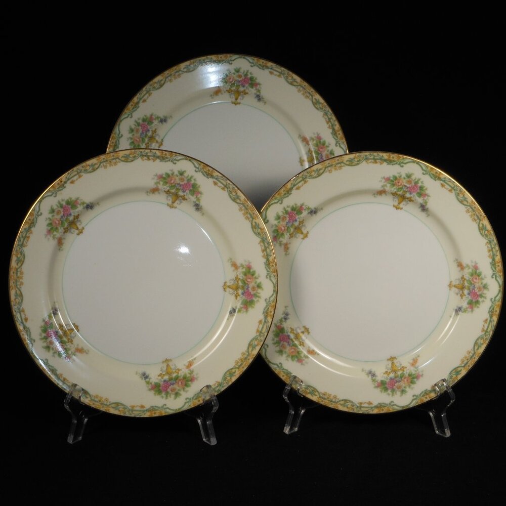 Set of 3 beautiful discontinued dinner plates. Noritake Japan ARVANA pattern